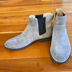 Vionic Alana charcoal suede Chelsea boots
